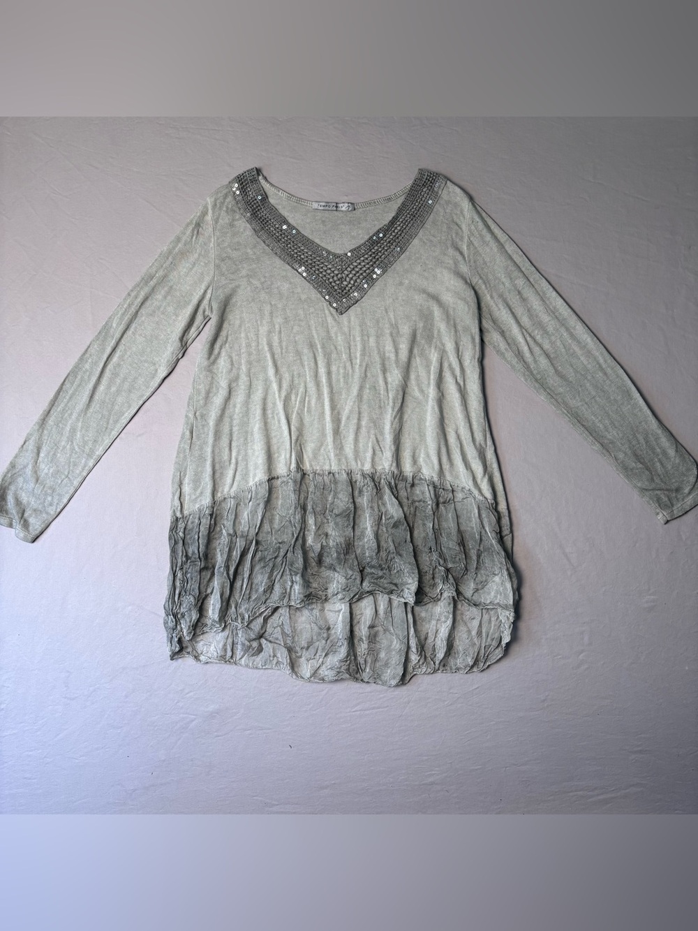 Tempo Paris Gray-Green Ombre Crinkle Knit Tunic Top Embellished V-Neck Boho XL